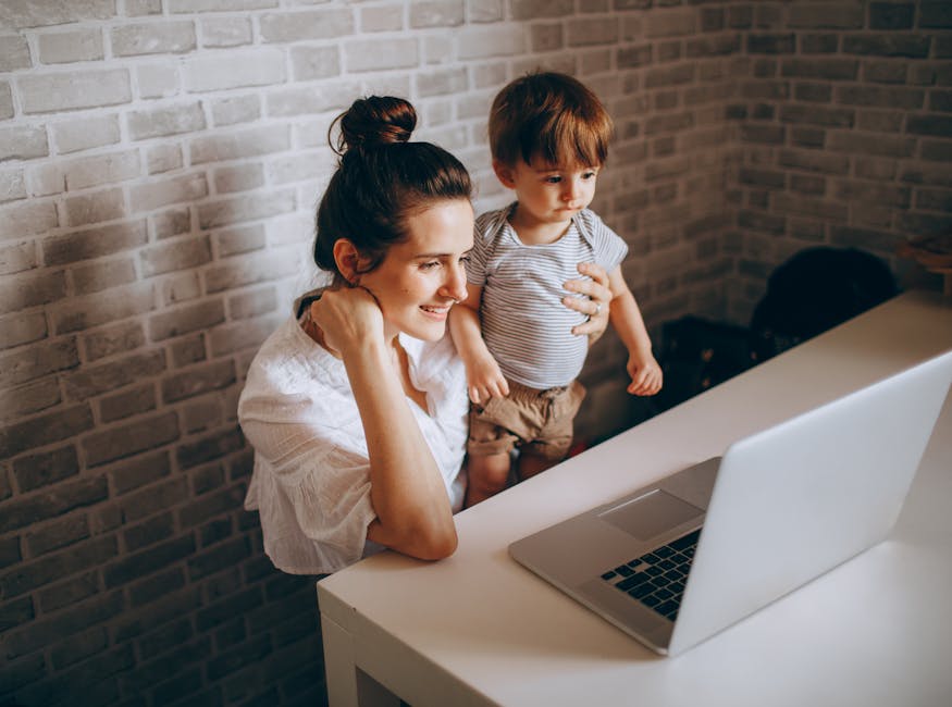 Aile, bebek bakımı sırasında ekran süresi hakkında konuşuyor