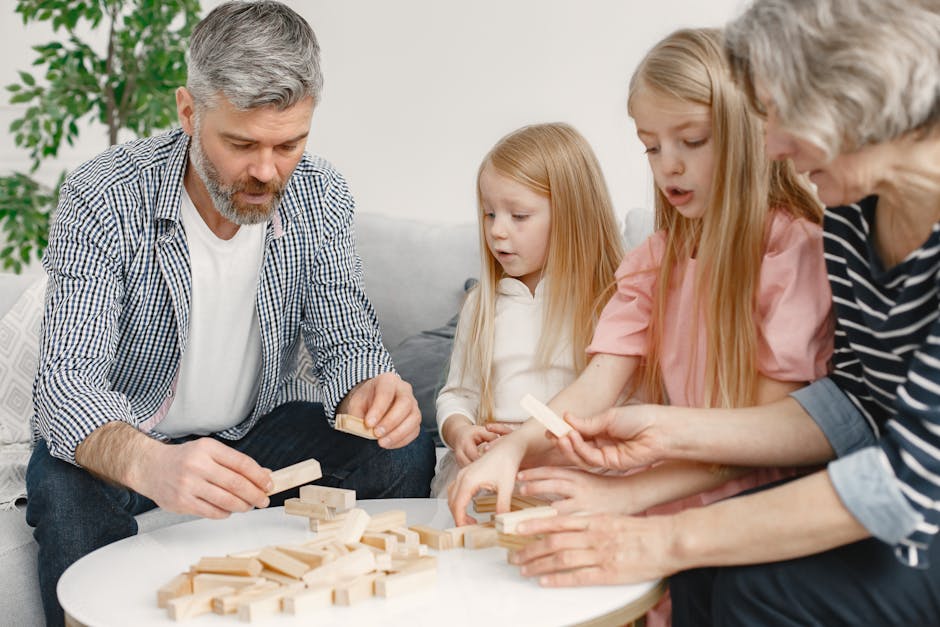Aile bir arada oyun yapıyor, gülümsüyor ve iletişim kuruyor