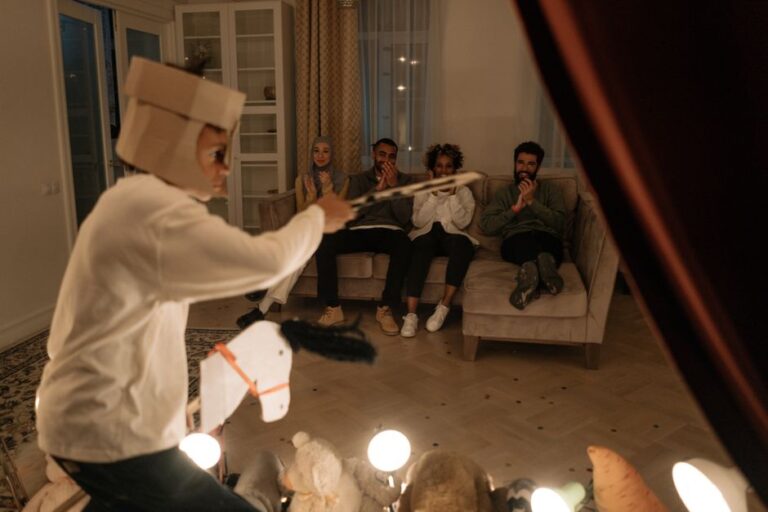 Evde Drama Oyunları ile Duygu İfadesi ve Empati Gelişimi