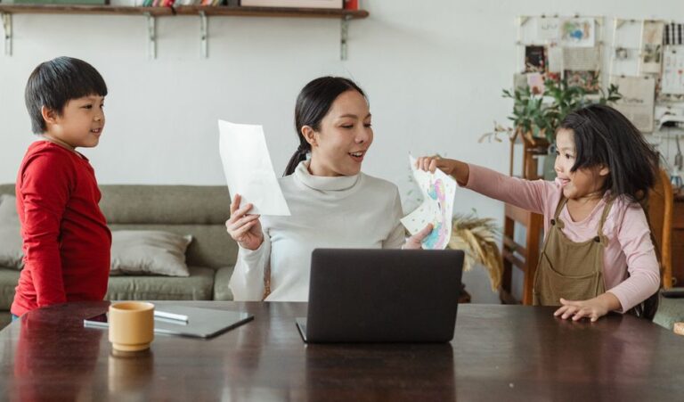Zaman Yönetimi Anne Çocuk: Evde Çalışan Anneler İçin 15 Dakikalık Etkileşim